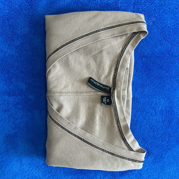 brown v-neck shirt - Picture 3 of 4